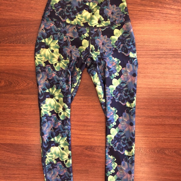 Fabletics Crops - Picture 2 of 3
